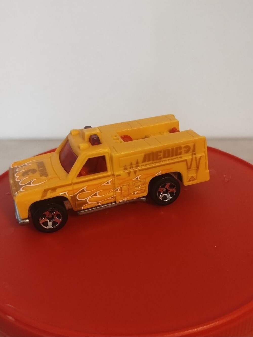 Mattel Hot Wheels 1974 Rescue Unit 3 Yellow Paramedic Truck Die cast metal